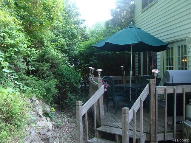 6000 Sunnydale Road Clarkston, MI 48346 - Photo 8 of 10 Deck 2