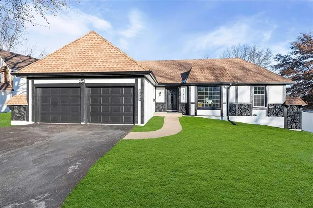 $349,000 | 12417 Newton Court, Grandview, MO 64030