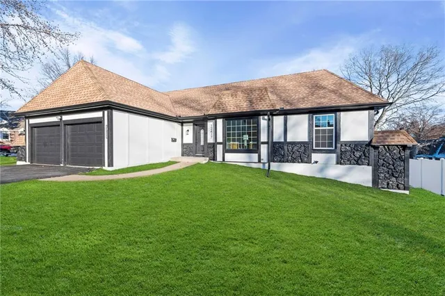 $349,000 | 12417 Newton Court, Grandview, MO 64030