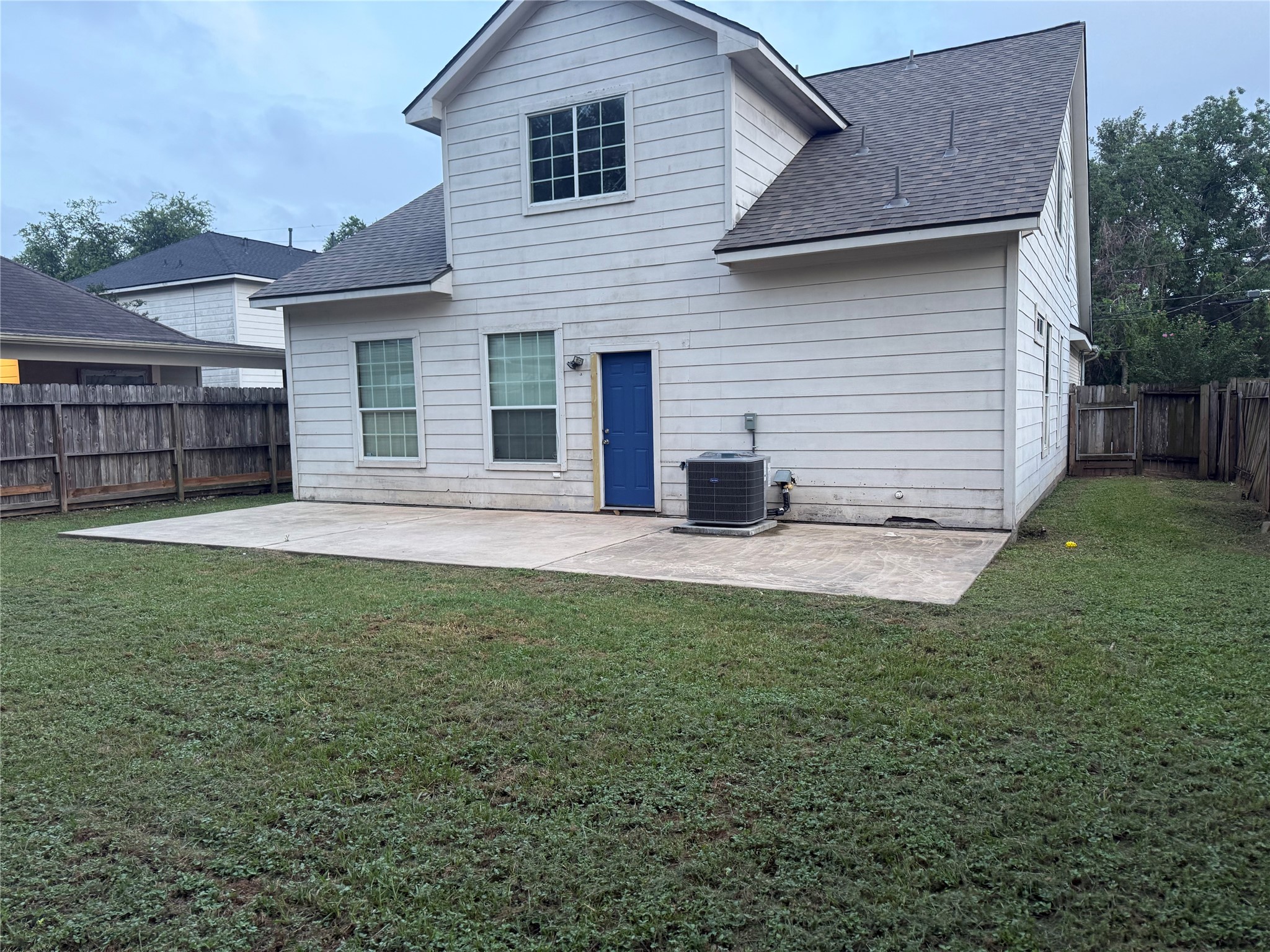 9429 Lambright Road Houston, TX 77075 - Photo 37 of 40 Texas-sized backyard and patio! This home boasts having one of the largest back yards in Haven Terrace off Lambright Rd.
