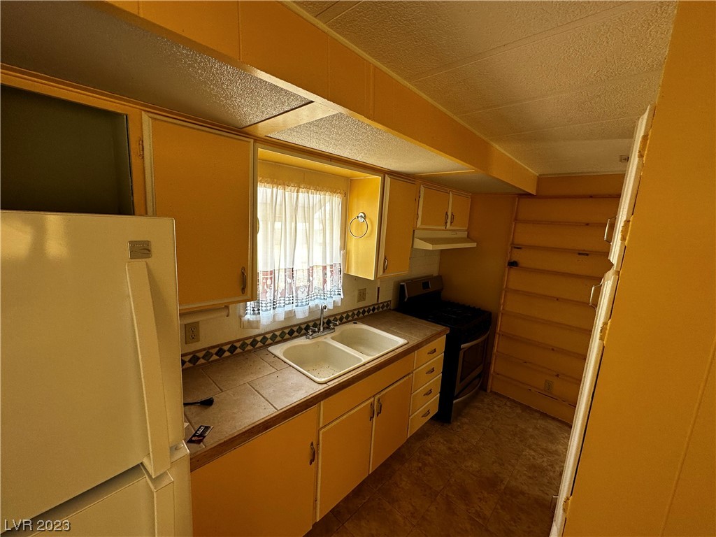 4580 Pueblo Road Pahrump, NV 89048 - Photo 5 of 15