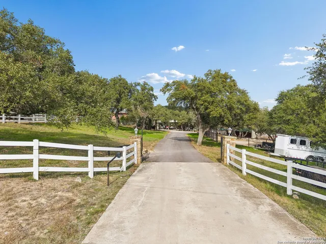 $1,900,000 | 430 Stoney Ridge, Bulverde, TX 78163