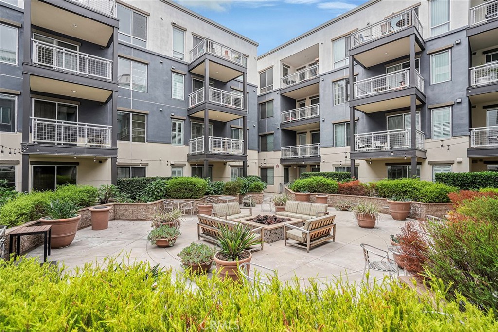 150 The Promenade North, Unit 202 Long Beach, CA 90802 - Photo 13 of 59 a view of a building with garden and sitting area