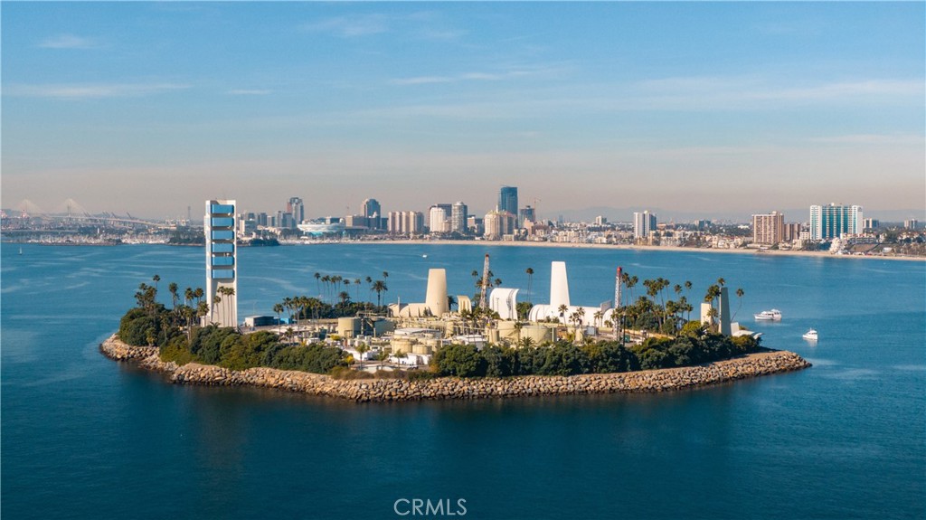 150 The Promenade North, Unit 202 Long Beach, CA 90802 - Photo 49 of 59 a view of a lake with a city