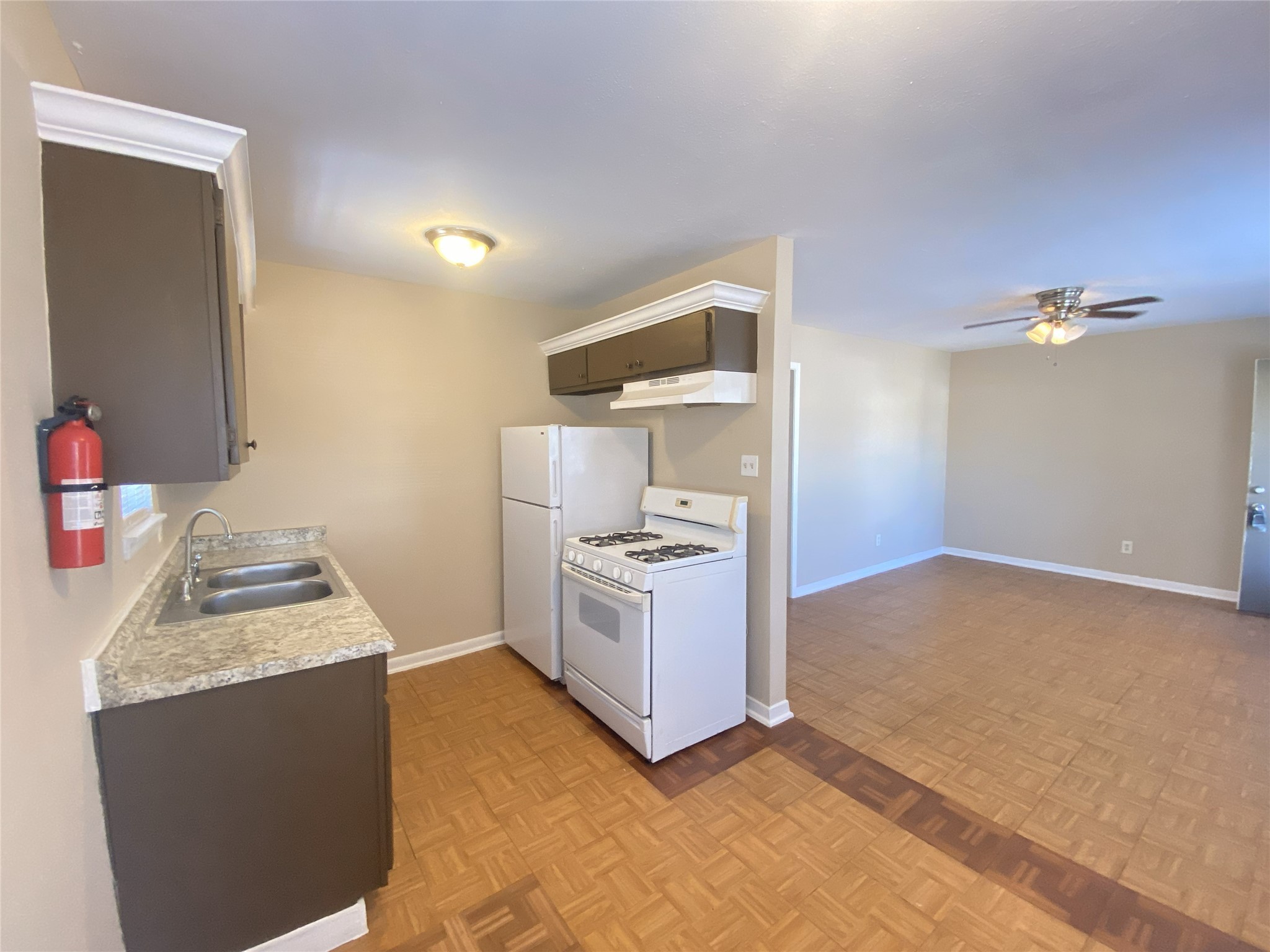 3024 Elgin Street, Unit 4 Houston, TX 77004 - Photo 2 of 10 a kitchen with a stove and a refrigerator