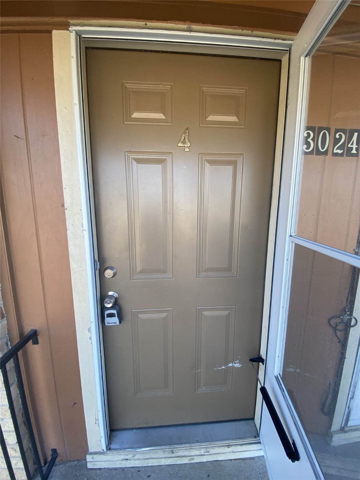 3024 Elgin Street, Unit 4 Houston, TX 77004 - Photo 4 of 10 a view of front door