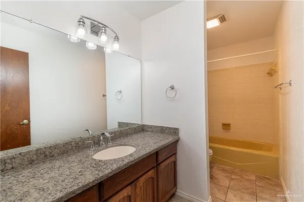 $2,450 | 313 Xanthisma Avenue, McAllen, TX 78504