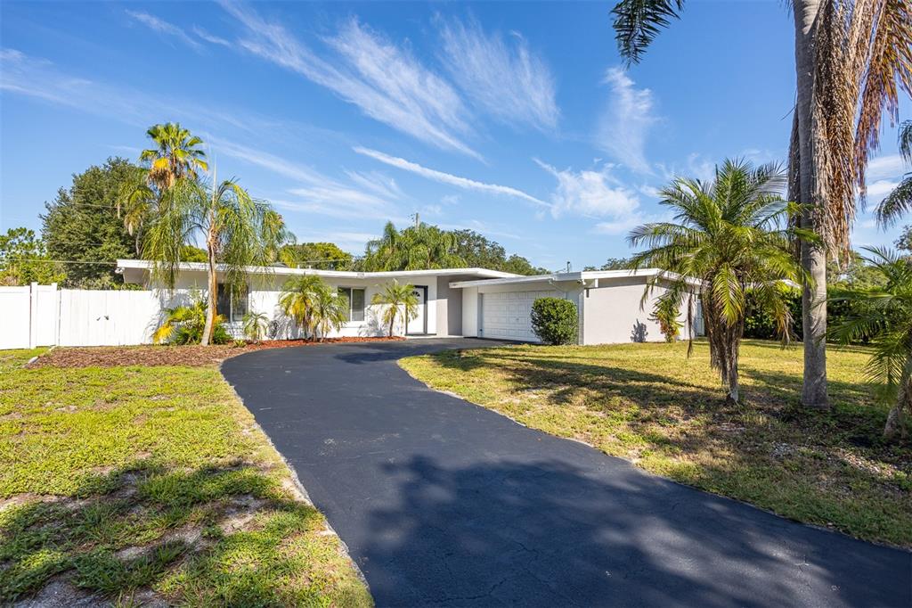 1231 Sidcup Road Maitland, FL 32751 - Photo 35 of 39 a view of a swimming pool with a yard