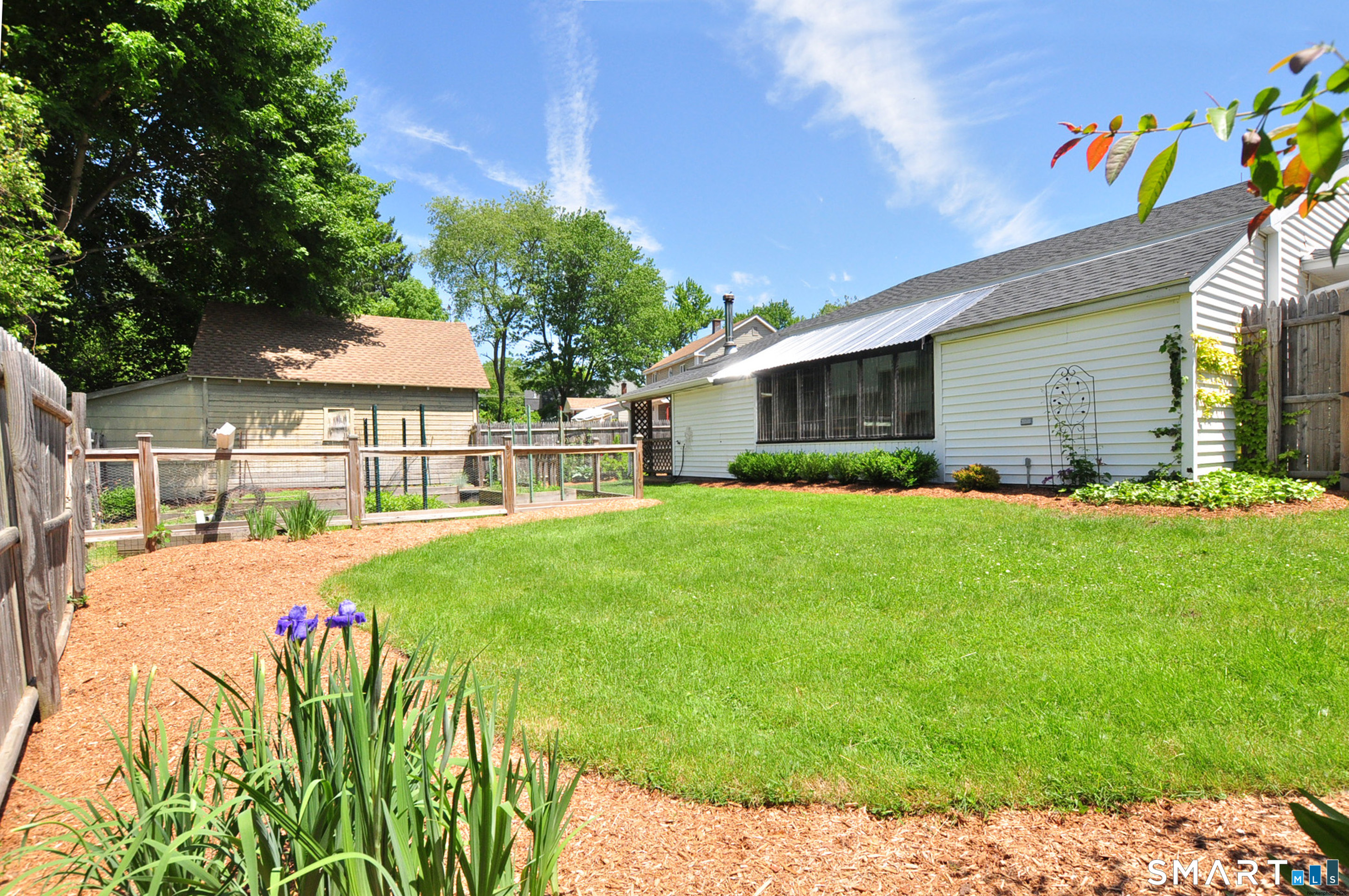 304 Rood Avenue Windsor, CT 06095 - Photo 4 of 36