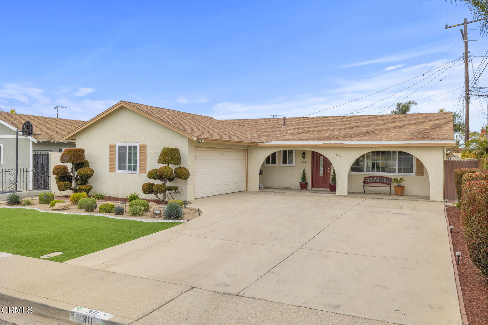 311 De Anza Way Oxnard, CA 93033 - Photo 2 of 20 Front yard & garage
