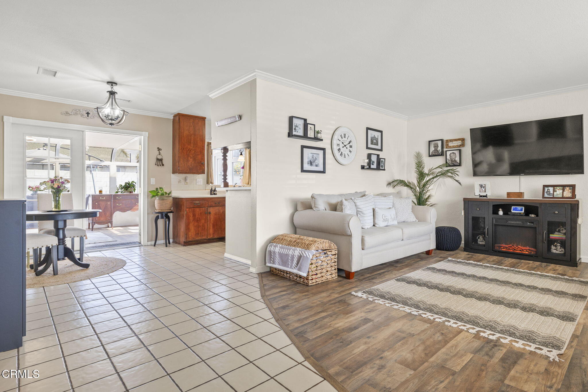 311 De Anza Way Oxnard, CA 93033 - Photo 4 of 20 Living Room, dining, kitchen