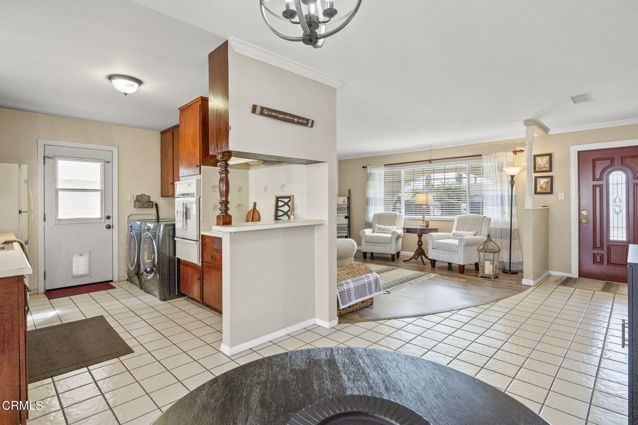 311 De Anza Way Oxnard, CA 93033 - Photo 6 of 20 Kitchen, dining, living room