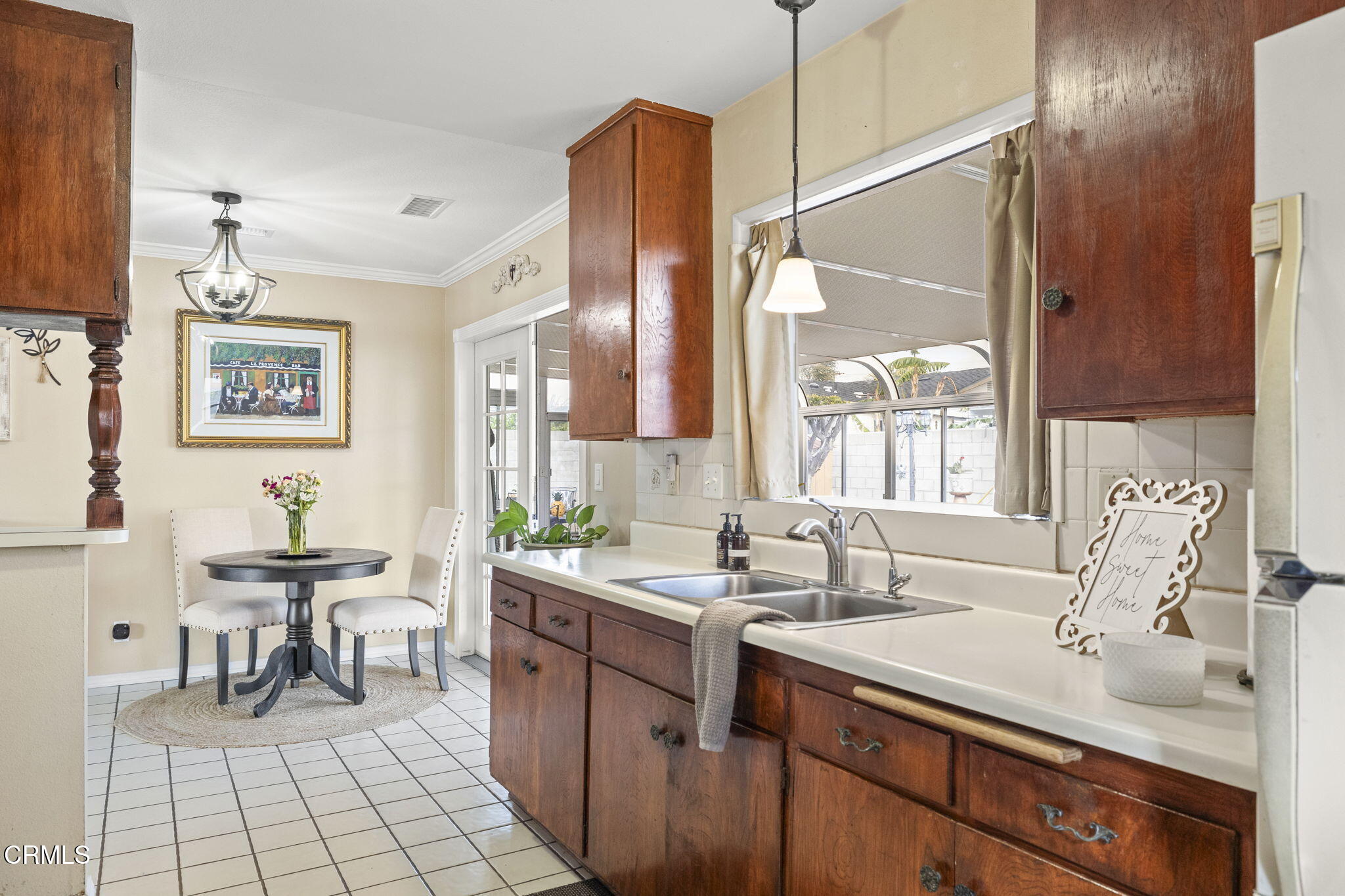 311 De Anza Way Oxnard, CA 93033 - Photo 9 of 20 Kitchen and dining