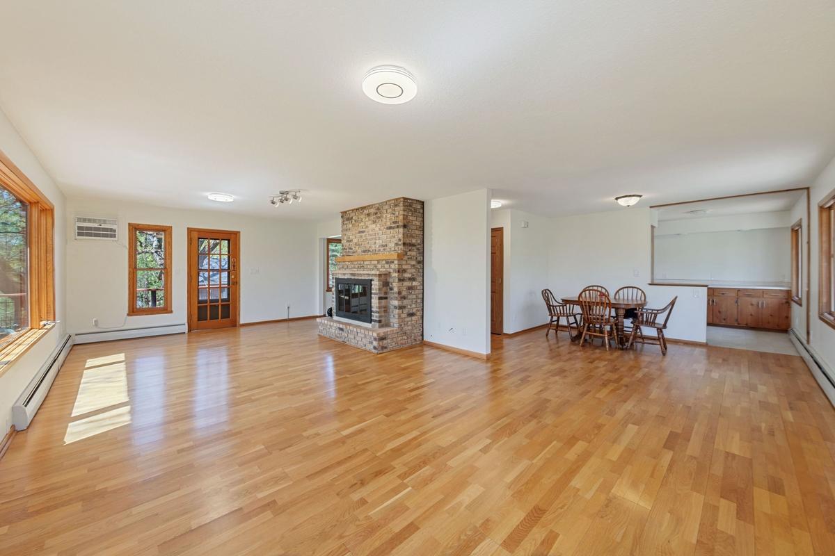 327 Krattley Lane Hudson, WI 54016 - Photo 12 of 38