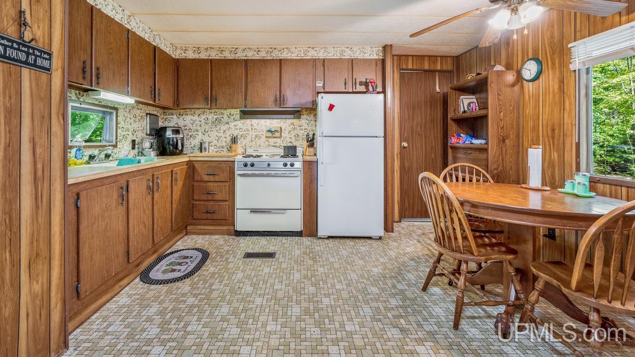 8923 25 Rd Garden Garden, MI 49835 - Photo 10 of 21