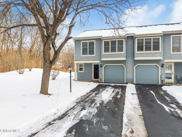 $300,000 | 16 Flintlock Lane, Halfmoon, NY 12188