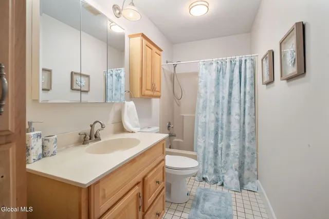 $289,900 | 16 Flintlock Lane, Halfmoon, NY 12065