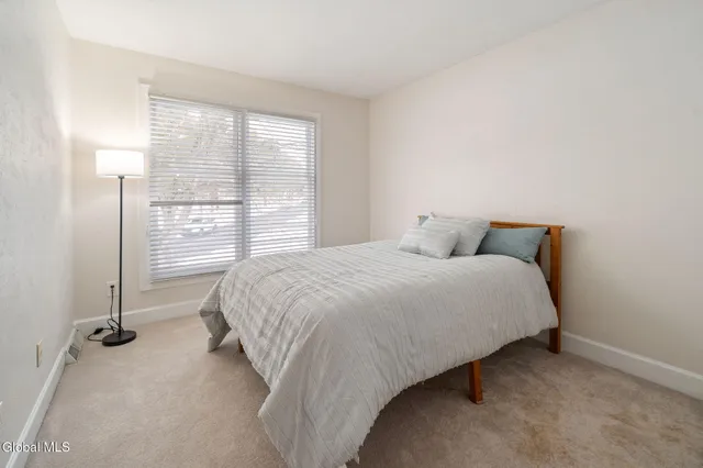 $289,900 | 16 Flintlock Lane, Halfmoon, NY 12065