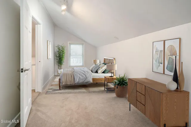 $289,900 | 16 Flintlock Lane, Halfmoon, NY 12065