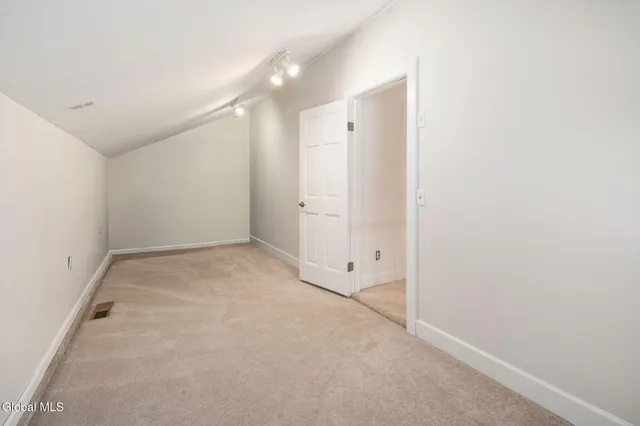 $289,900 | 16 Flintlock Lane, Halfmoon, NY 12065