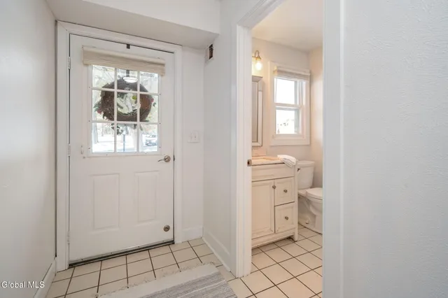 $289,900 | 16 Flintlock Lane, Halfmoon, NY 12065