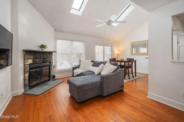 $289,900 | 16 Flintlock Lane, Halfmoon, NY 12065