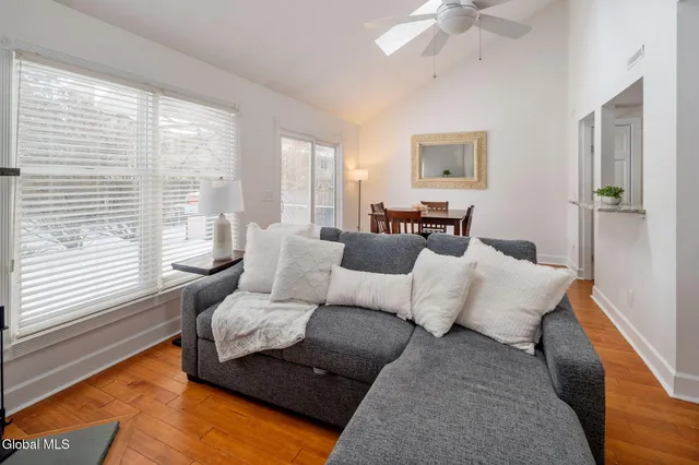 $289,900 | 16 Flintlock Lane, Halfmoon, NY 12065