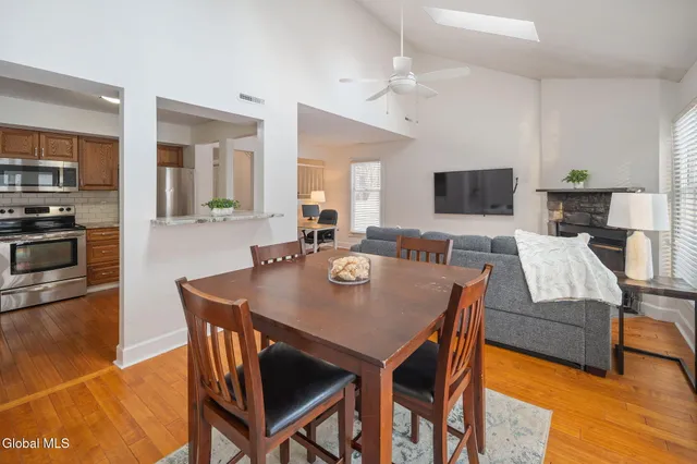 $289,900 | 16 Flintlock Lane, Halfmoon, NY 12065