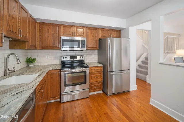 $289,900 | 16 Flintlock Lane, Halfmoon, NY 12065