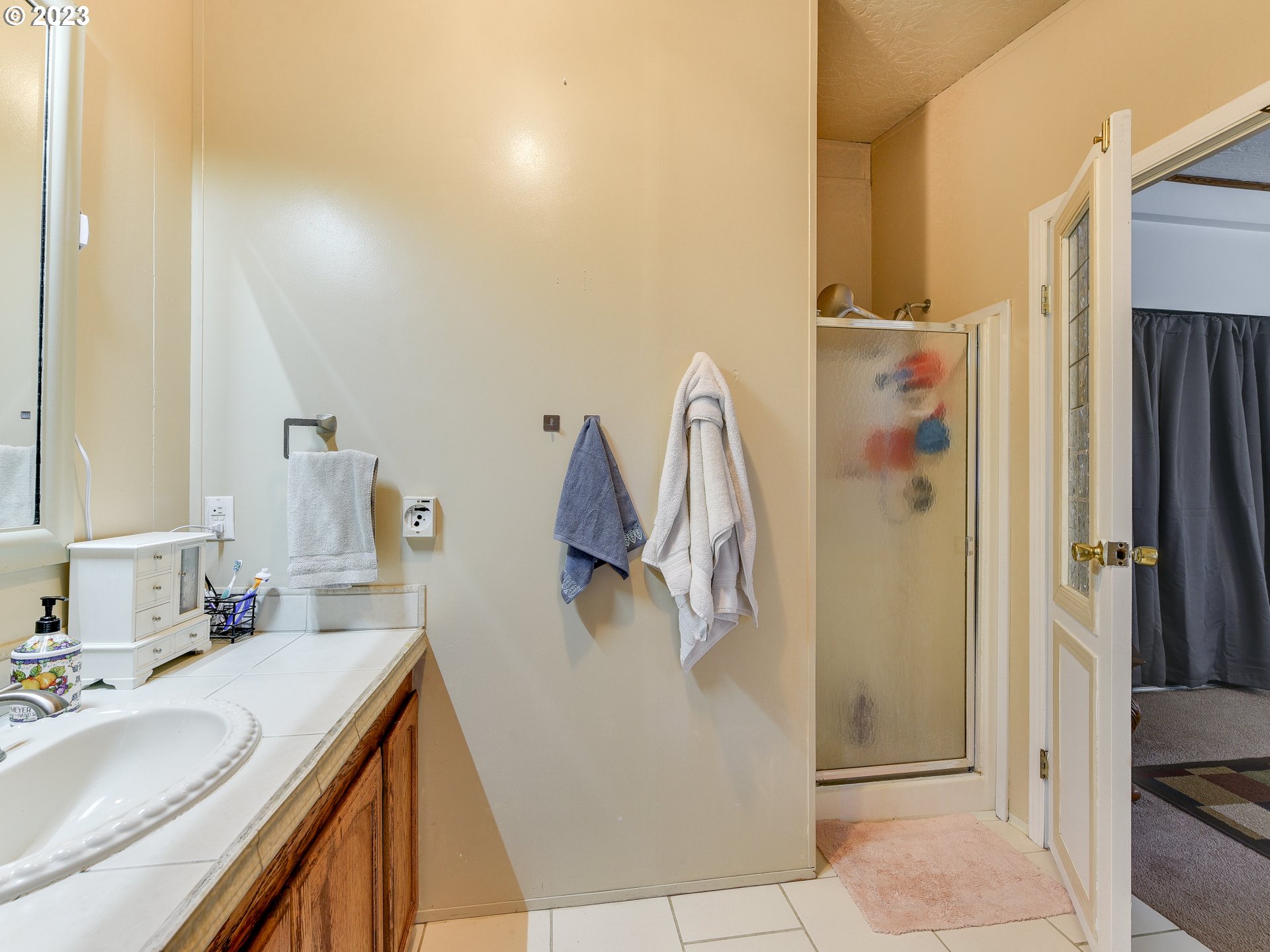 453 Southwest Hawthorn Road Estacada, OR 97023 - Photo 12 of 20 a bathroom with a granite countertop sink and a mirror