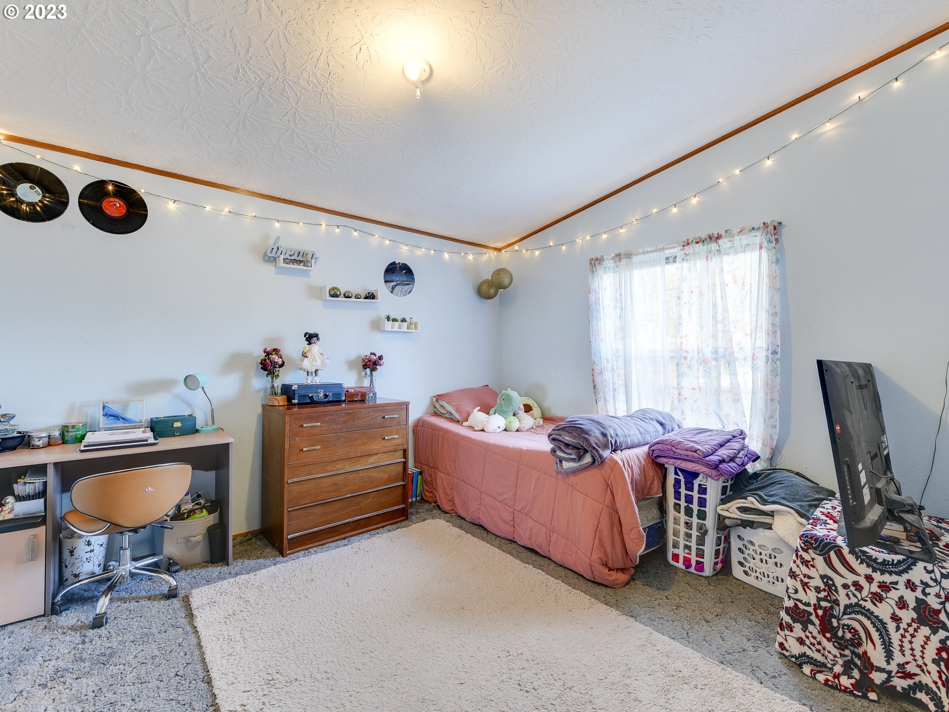 453 Southwest Hawthorn Road Estacada, OR 97023 - Photo 13 of 20 a bedroom with a workspace