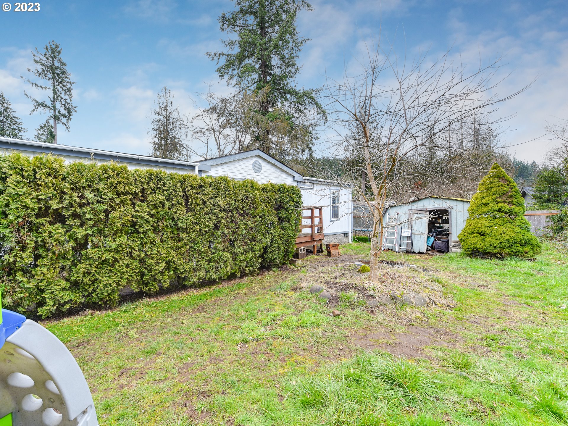 453 Southwest Hawthorn Road Estacada, OR 97023 - Photo 2 of 20 a view of a back yard of the house