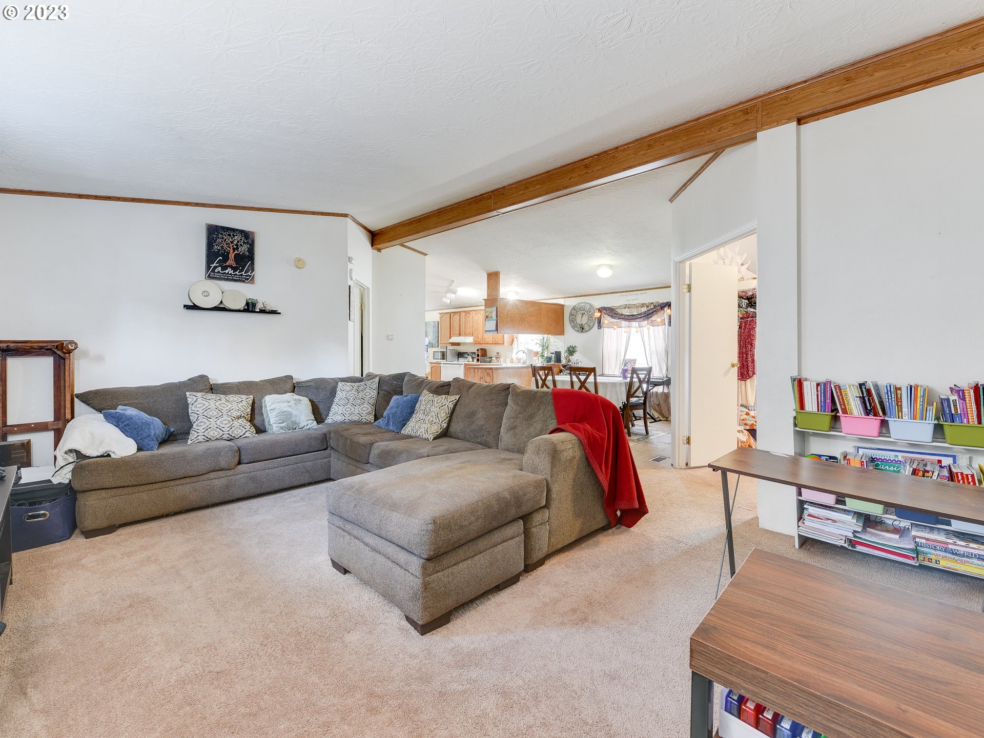 453 Southwest Hawthorn Road Estacada, OR 97023 - Photo 4 of 20 a living room with furniture and a table