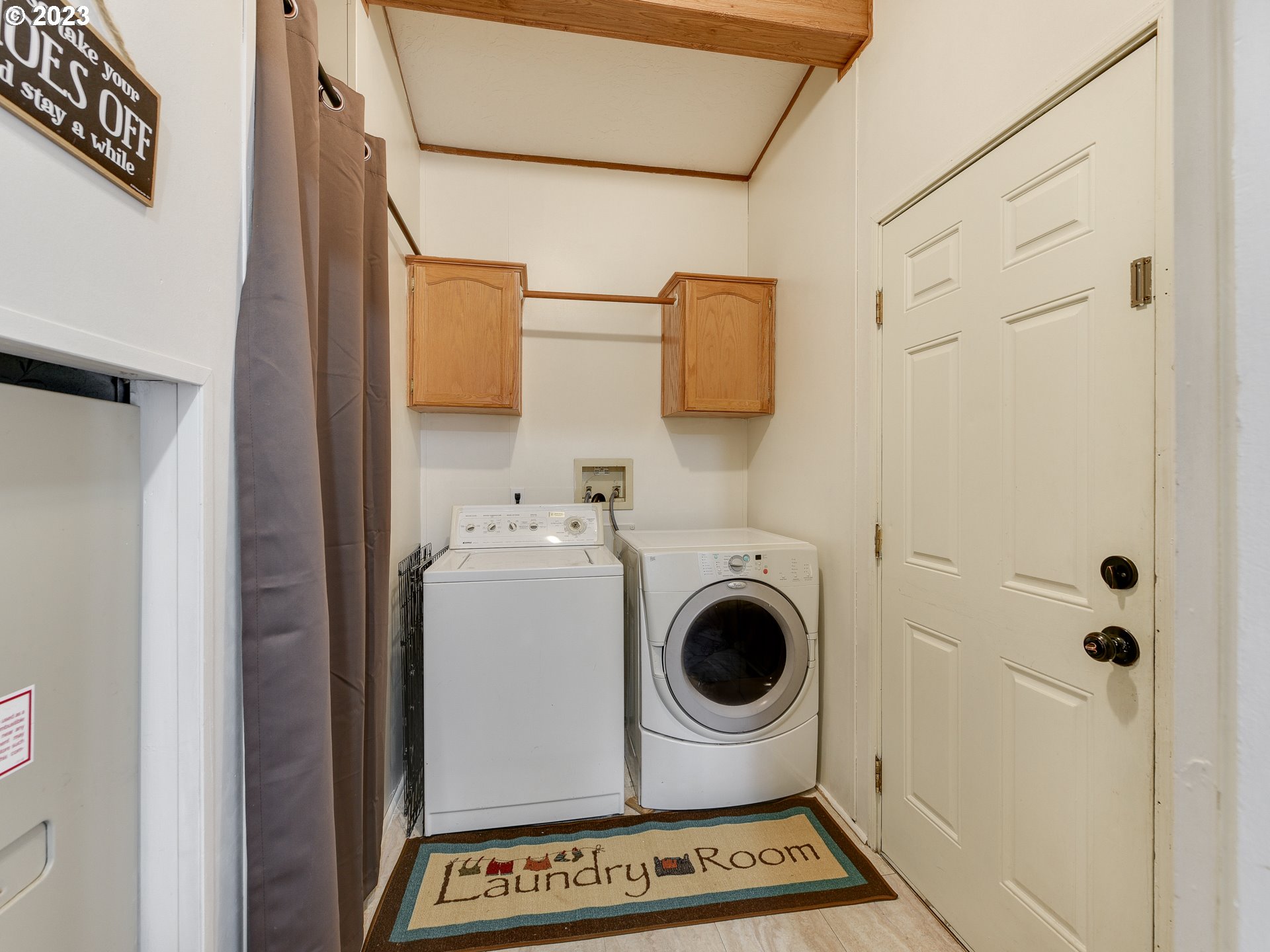 453 Southwest Hawthorn Road Estacada, OR 97023 - Photo 9 of 20 a utility room with dryer and washer