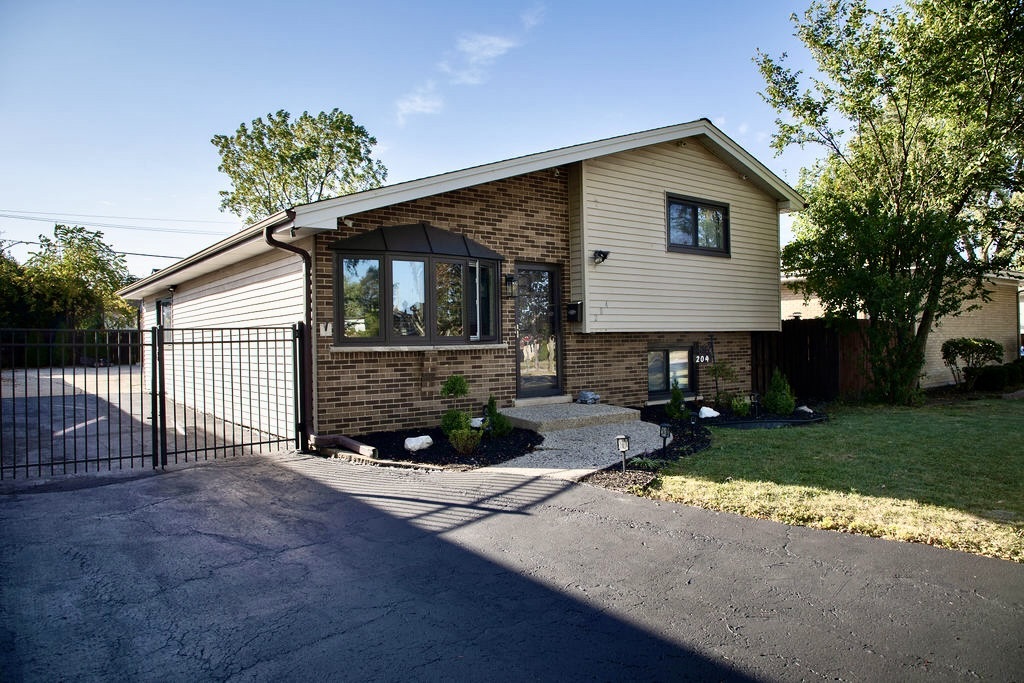 204 Iowa Avenue Addison, IL 60101 - Photo 2 of 50