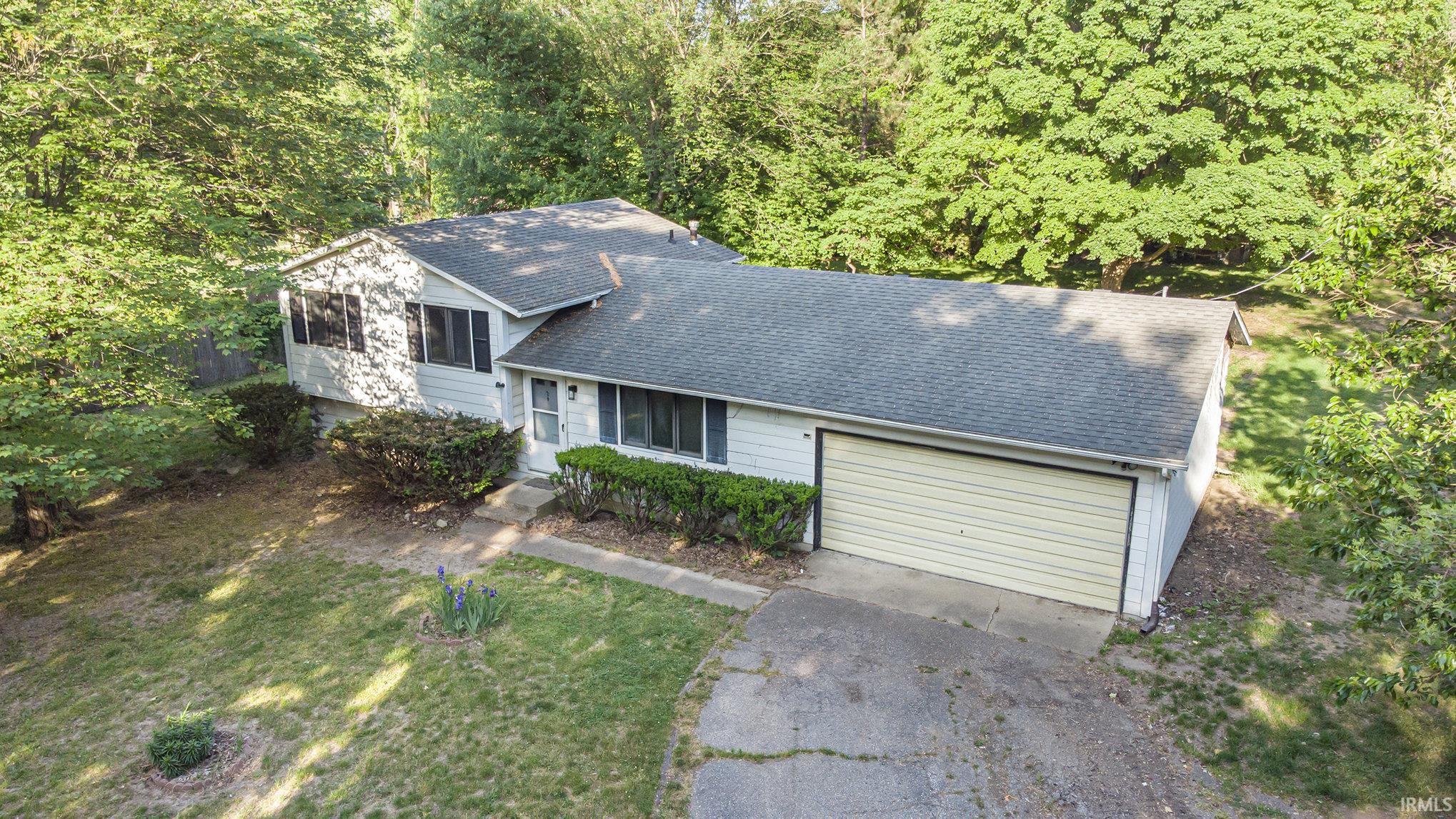 54811 Pine Road South Bend, IN 46628 - Photo 2 of 32