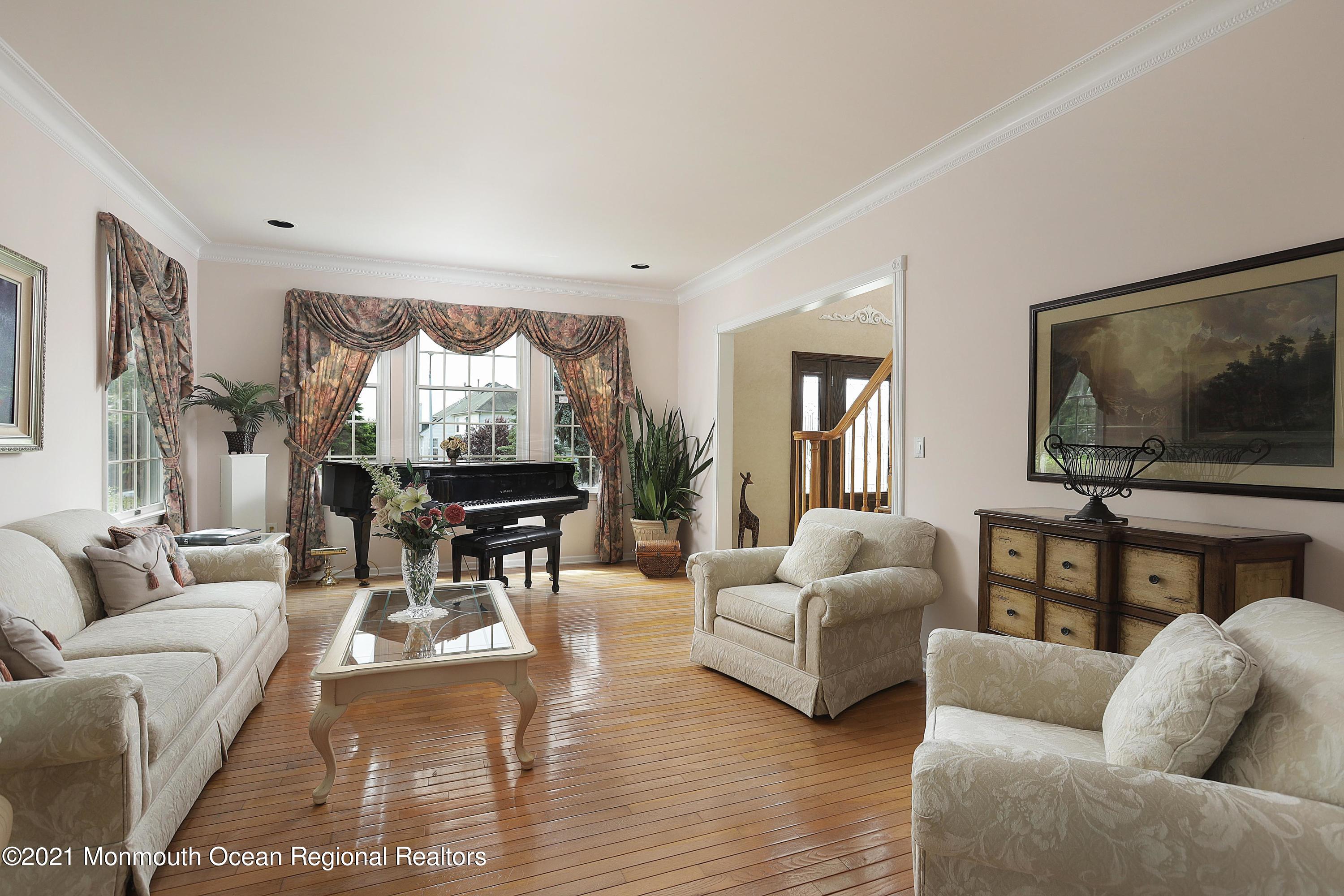 291 Bennington Road Freehold, NJ 07728 - Photo 14 of 53 1T4A5279