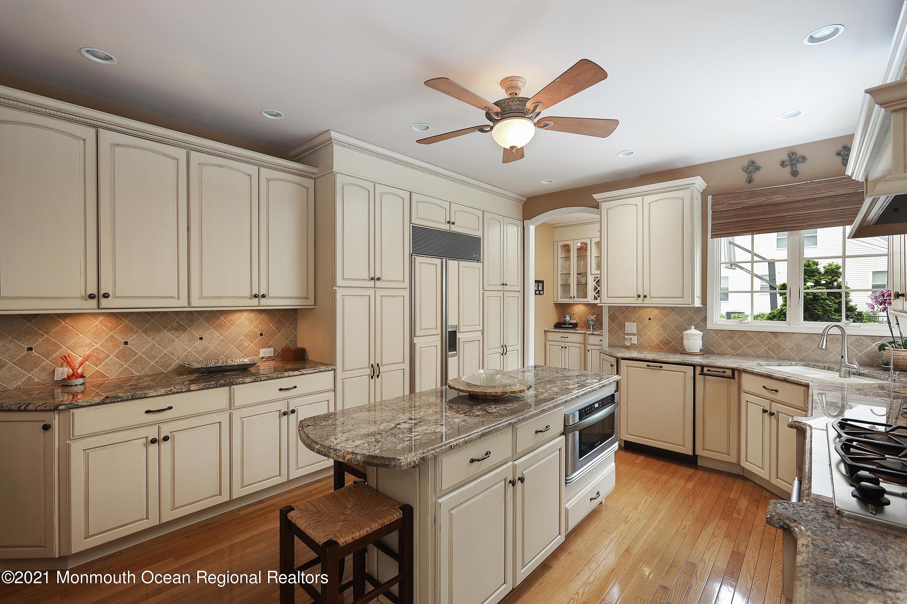 291 Bennington Road Freehold, NJ 07728 - Photo 18 of 53 1T4A5390
