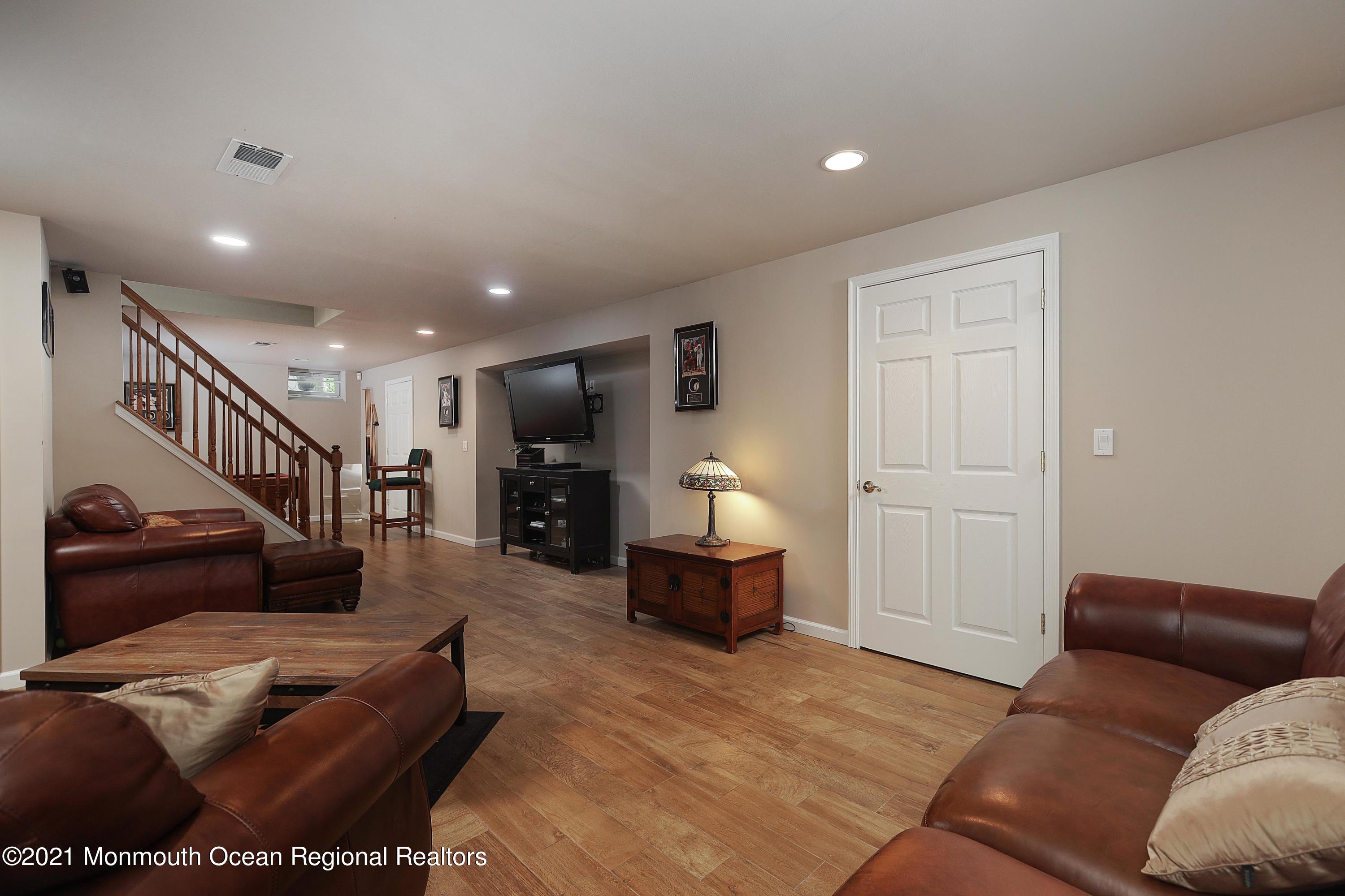 291 Bennington Road Freehold, NJ 07728 - Photo 33 of 53 1T4A5433
