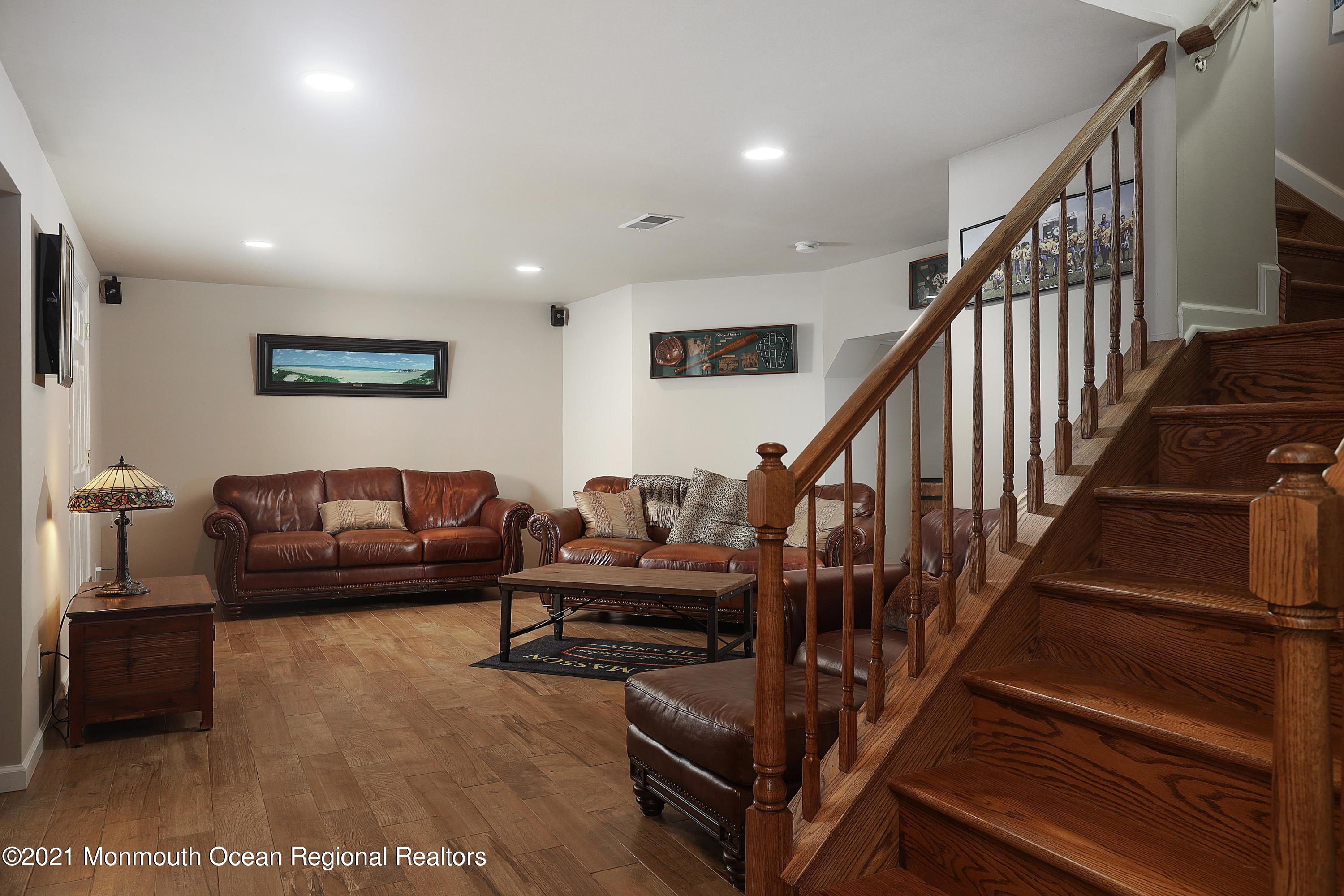 291 Bennington Road Freehold, NJ 07728 - Photo 34 of 53 1T4A5428