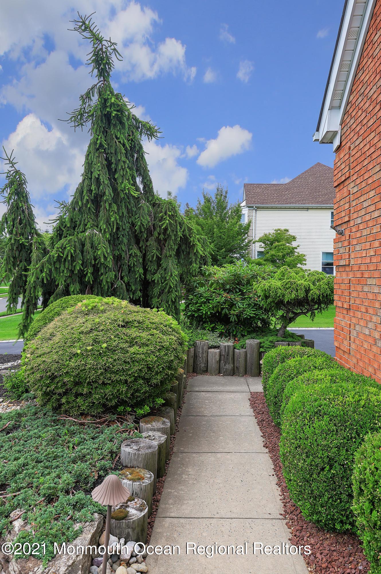 291 Bennington Road Freehold, NJ 07728 - Photo 10 of 53 1T4A5527_28_29_30_31