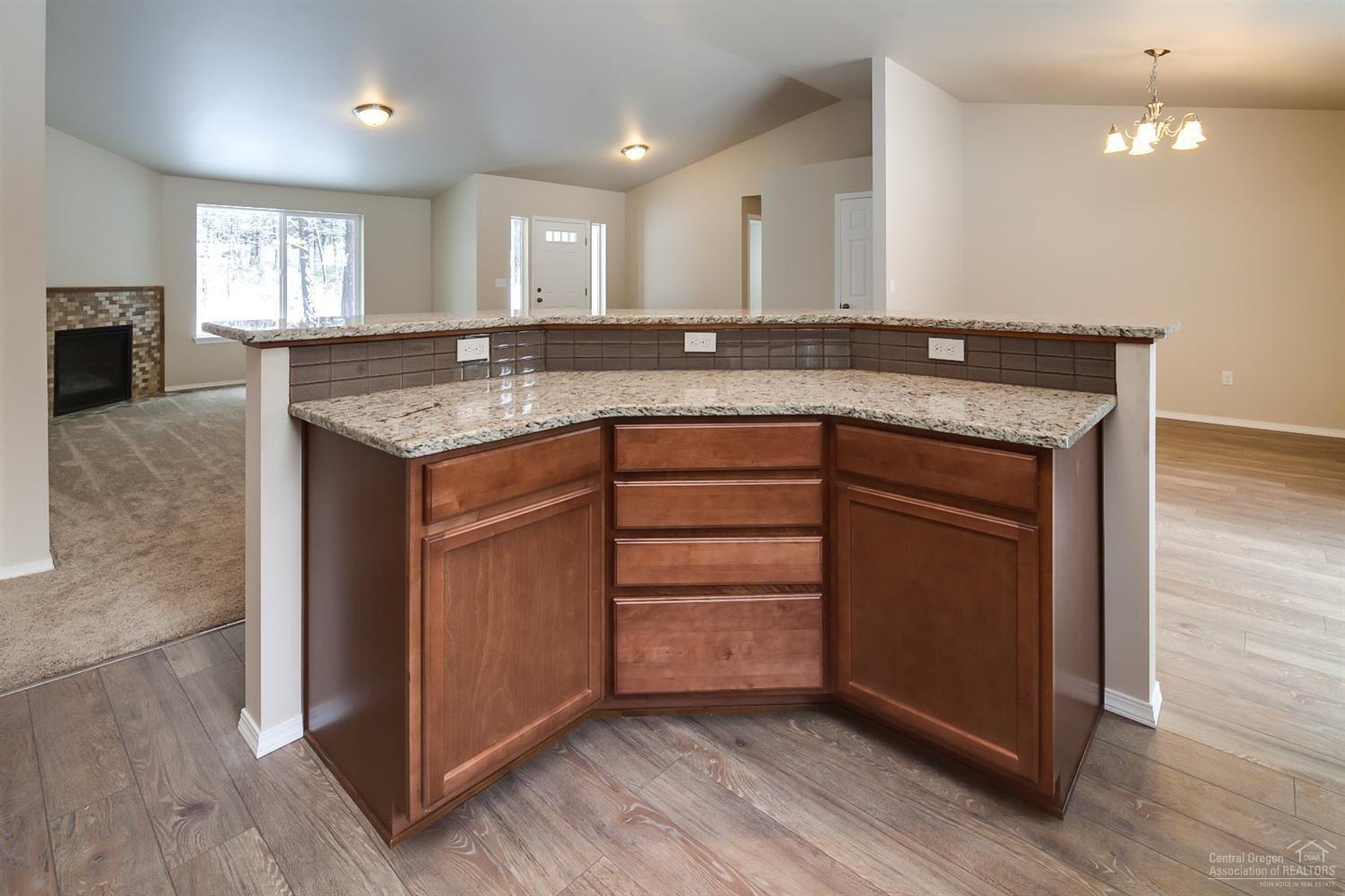 60095 Crater Road Bend, OR 97702 - Photo 8 of 16 Island storage also.