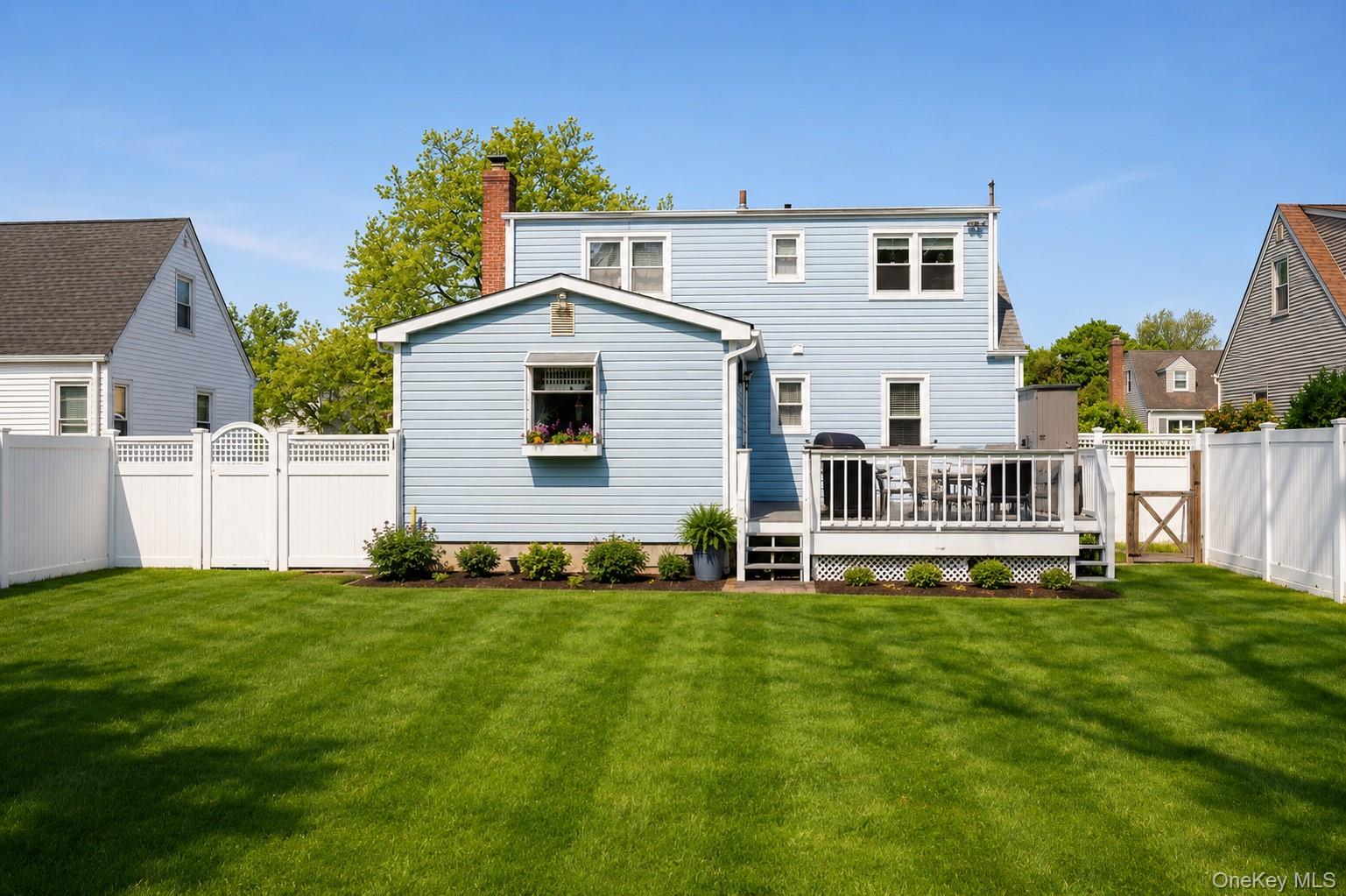 20 Carol Road Bethpage, NY 11714 - Photo 19 of 19 a house view with a garden space
