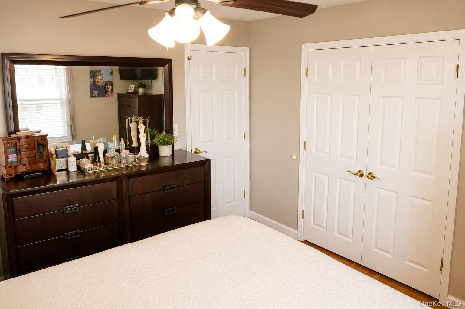 20 Carol Road Bethpage, NY 11714 - Photo 8 of 19 a room with a dresser mirror and a sink