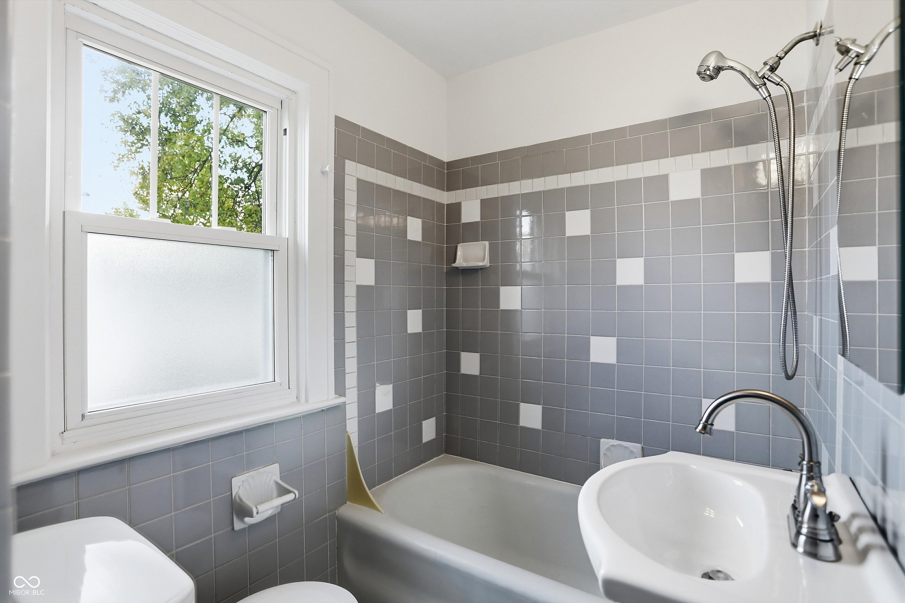 961 North Audubon Road Indianapolis, IN 46219 - Photo 9 of 30