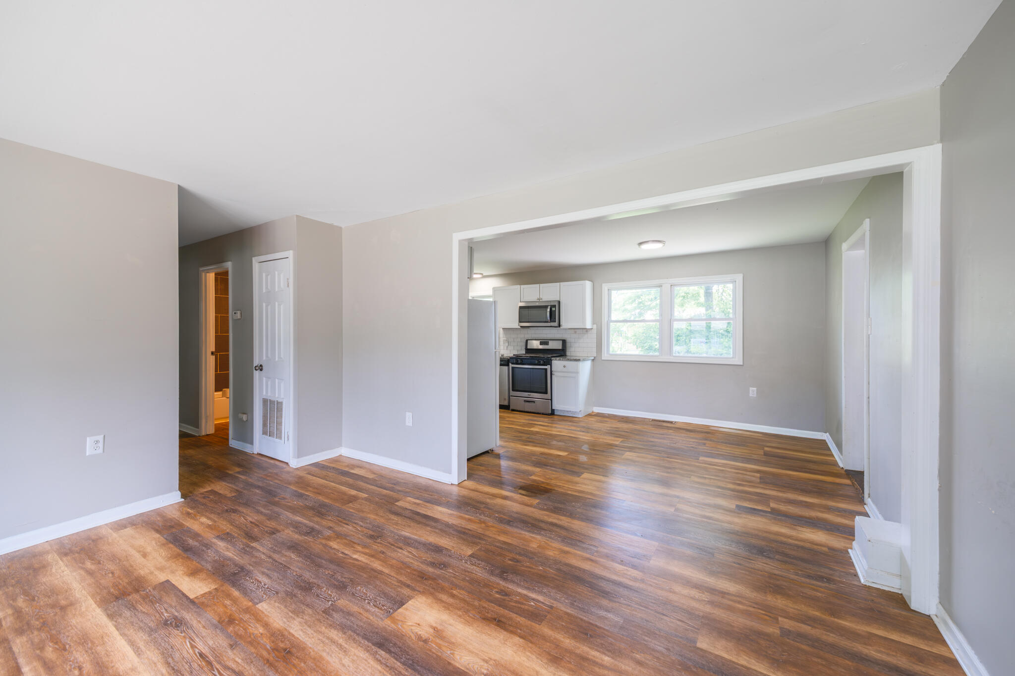 703 Dearborn Road Valparaiso, IN 46385 - Photo 11 of 33 2048x1365