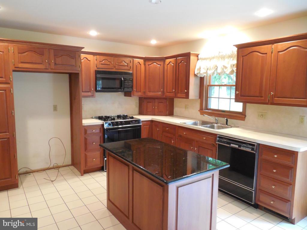1602 Stony Battery Road Lancaster, PA 17601 - Photo 4 of 24 Gallery Image 4
