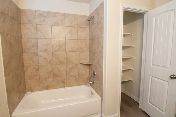 $2,195 | 937 Harvest Salt Lane, La Marque, TX 77568