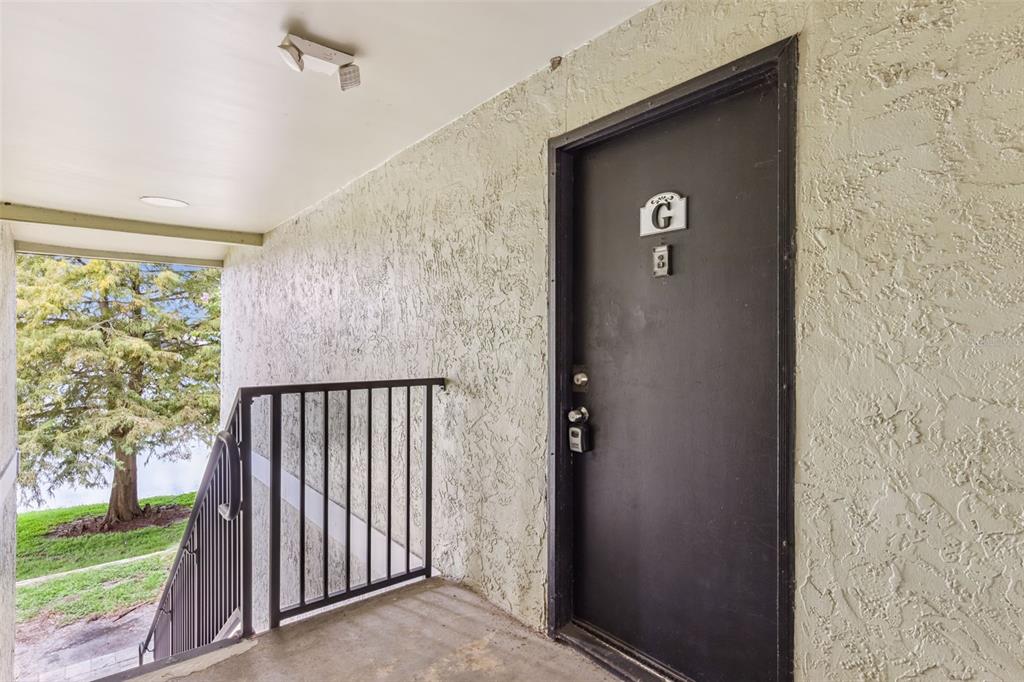 914 Lake Destiny Road, Unit G Altamonte Springs, FL 32714 - Photo 4 of 30 a view of a porch with a yard