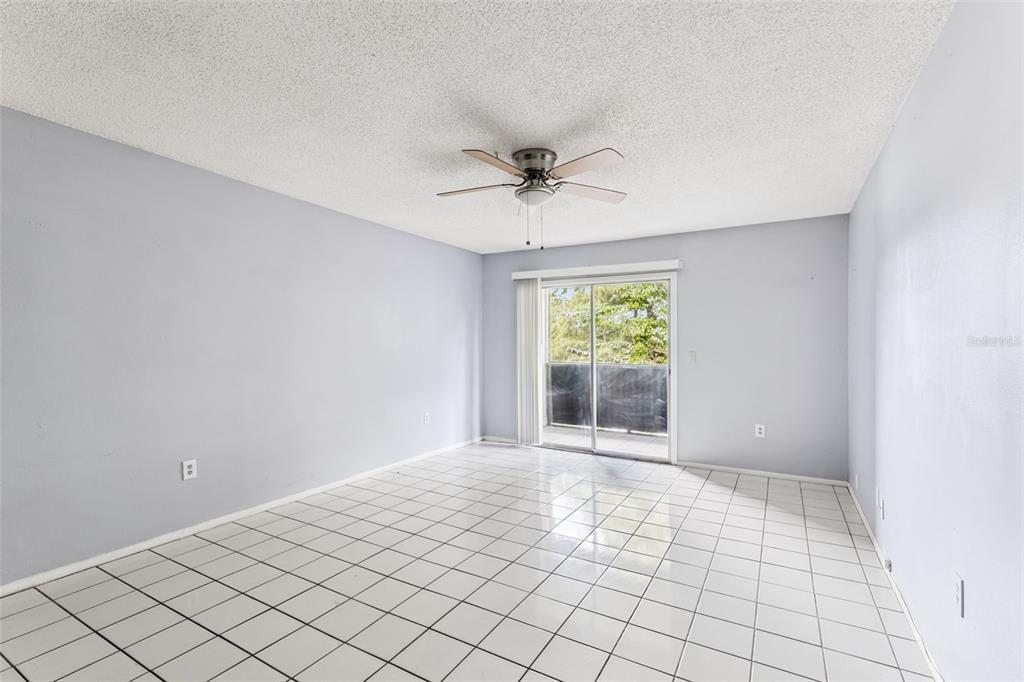 914 Lake Destiny Road, Unit G Altamonte Springs, FL 32714 - Photo 6 of 30 a view of an empty room with a window